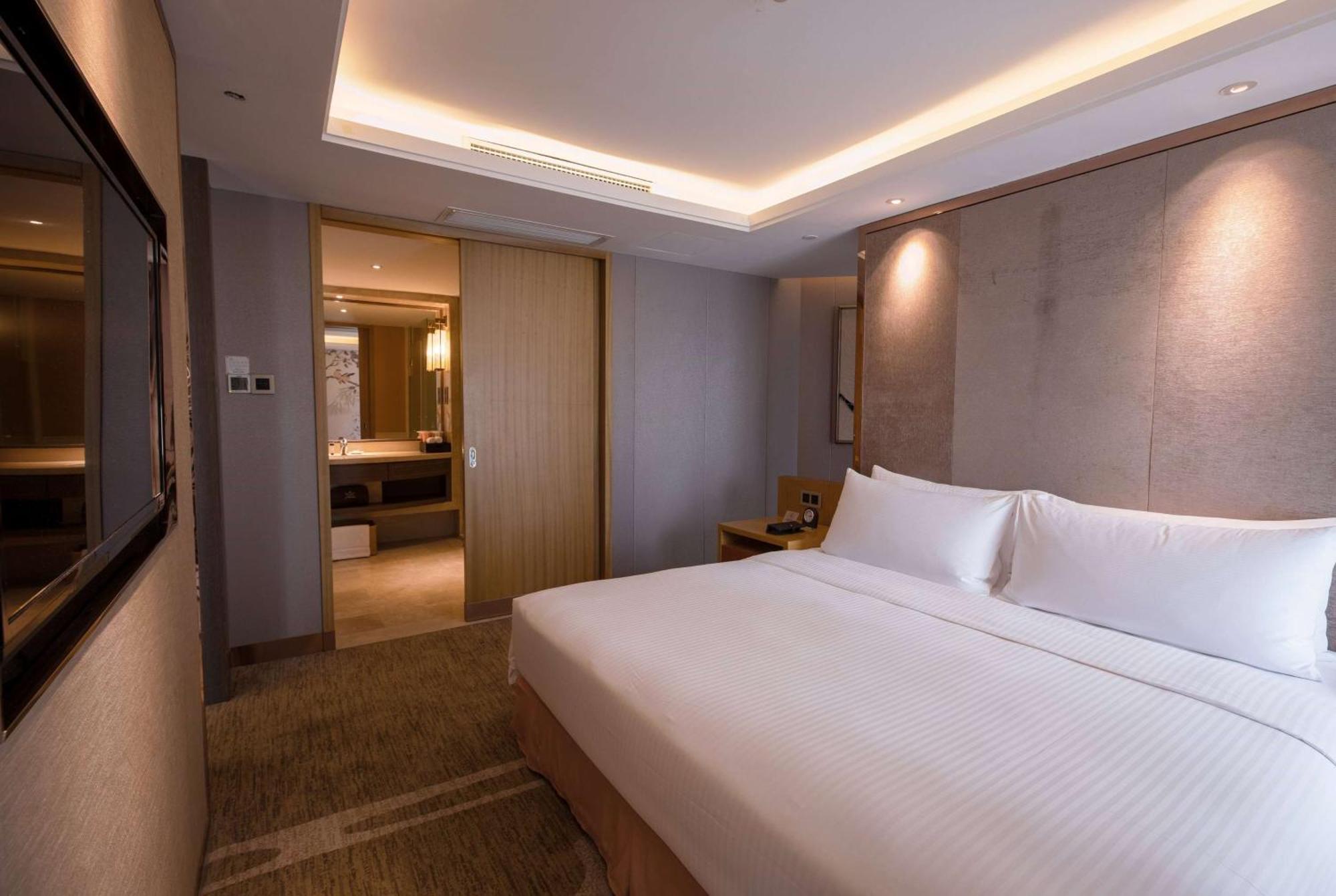 Hotel Ramada Plaza By Wyndham Fuzhou South Esterno foto